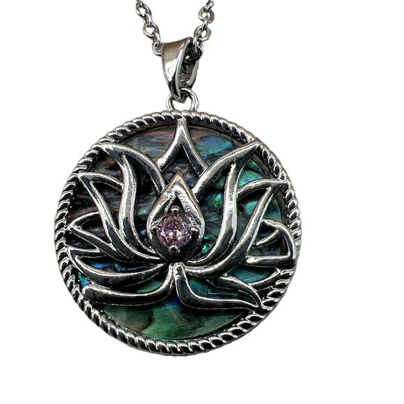 Vintage Jewelry - NEW Silver Abalone Shell Lotus Flower Round Pendant Necklace Womens